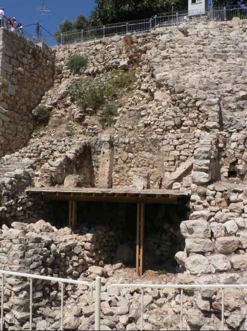 מבנה האבן המדורג בעיר דוד
